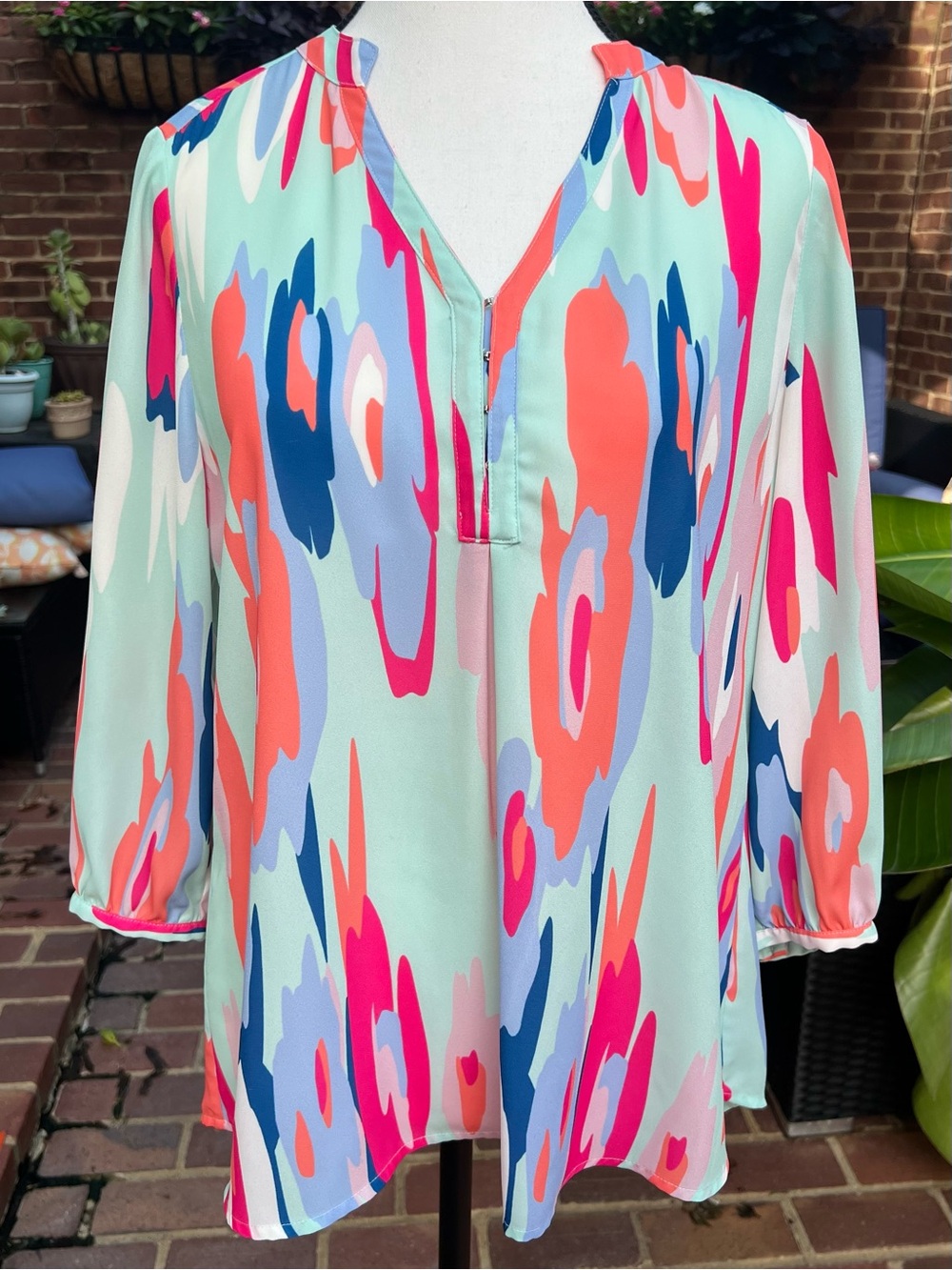 CROSBY by Mollie Burch V Neck Abstract Popover Blouse Sz S Pastel Art to Wear